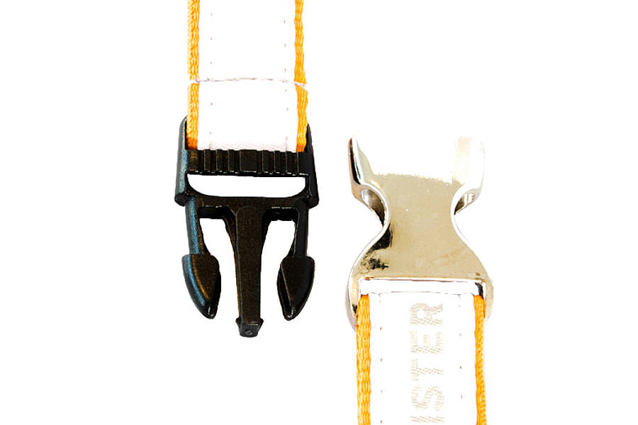 Metall-Plastik mit einem weißen Schlüsselband