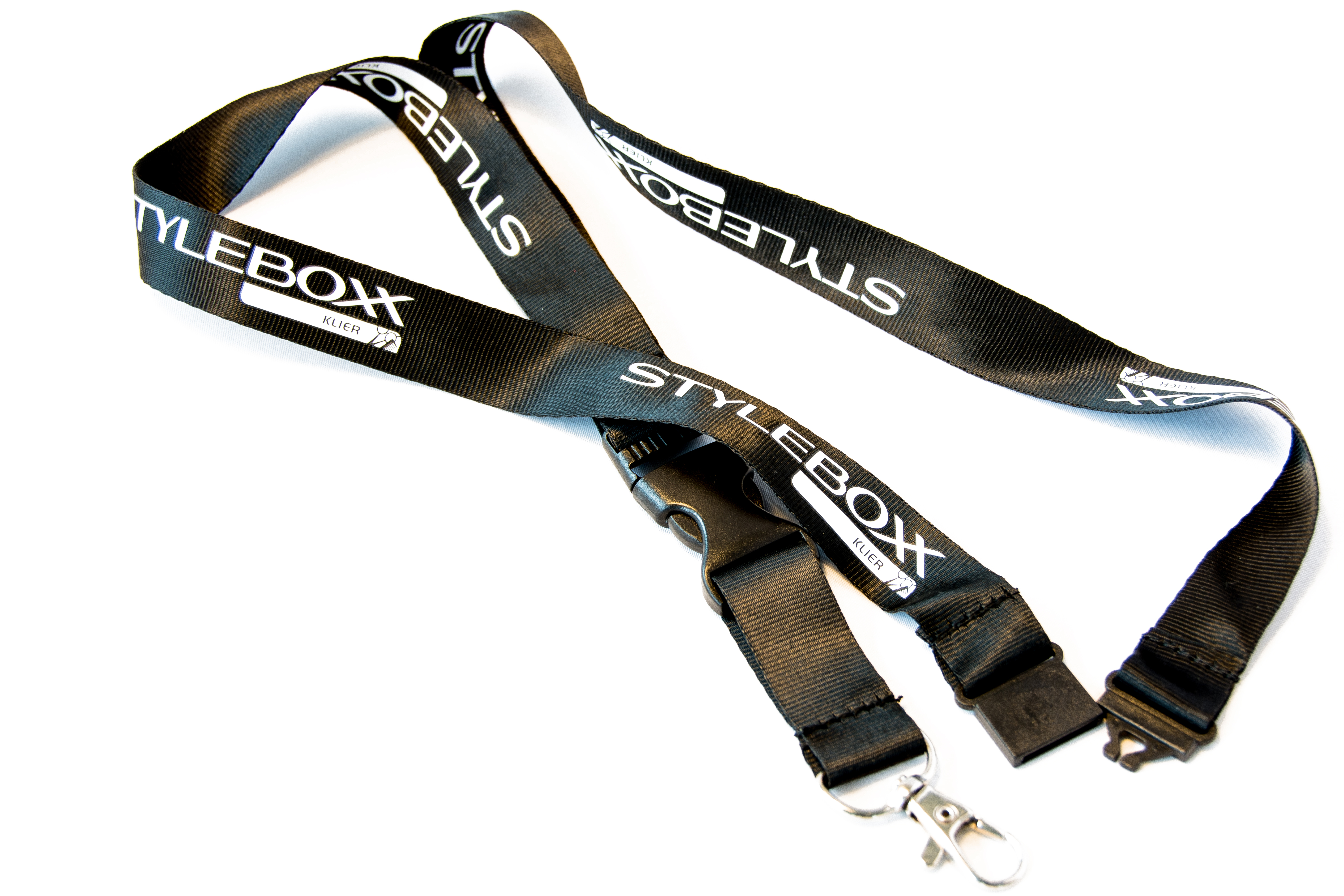 Schwarzes Schlüsselband aus Nylon mit weißem Aufdruck und Karabiner