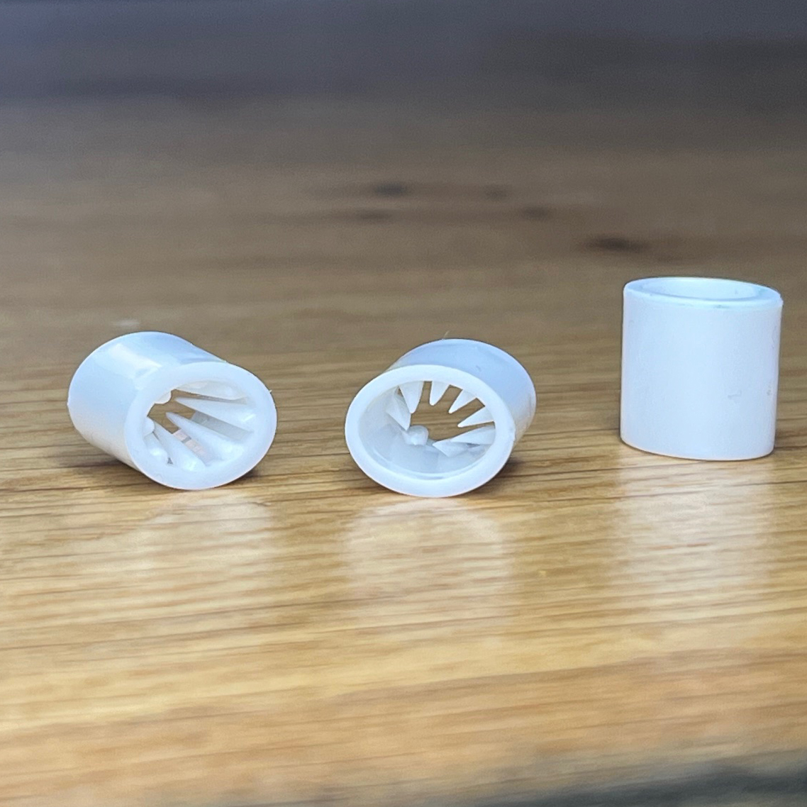 ovaler Kunststoffverschluss in weisser Farbe